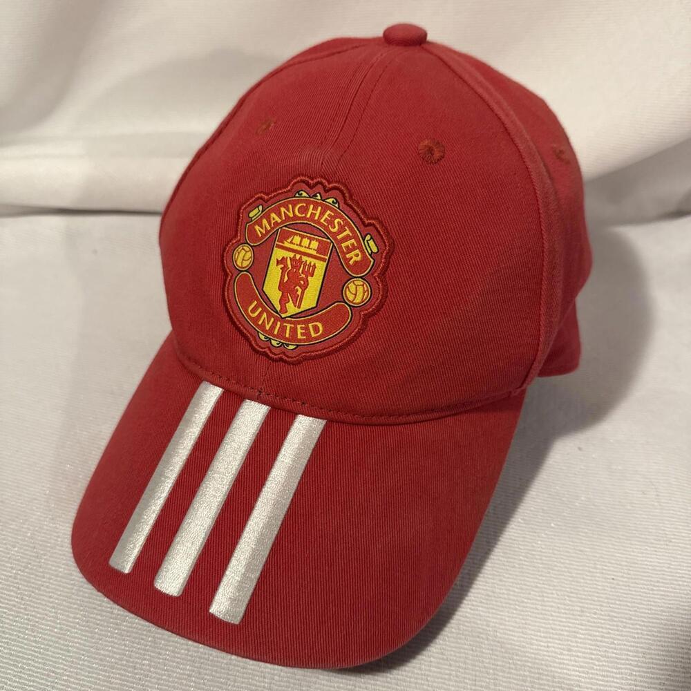 Vintage Manchester United hat. Red. Adidas. Adjustable. Pre-owned.